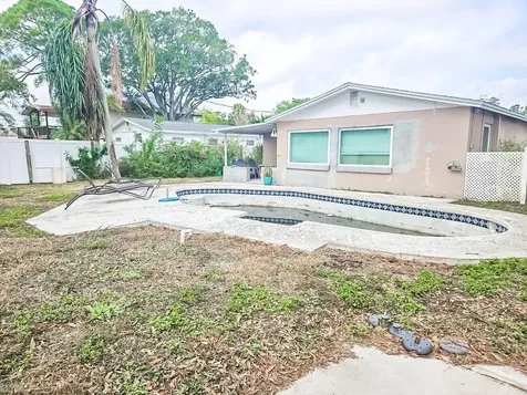 232 84th Avenue NE St Petersburg FL 33702