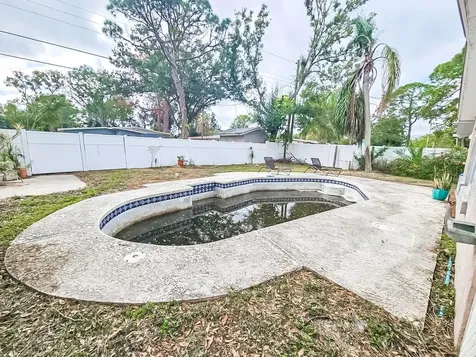 232 84th Avenue NE St Petersburg FL 33702