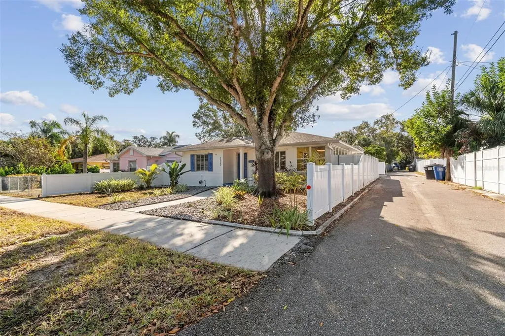 1322 48th Avenue N St Petersburg FL 33703