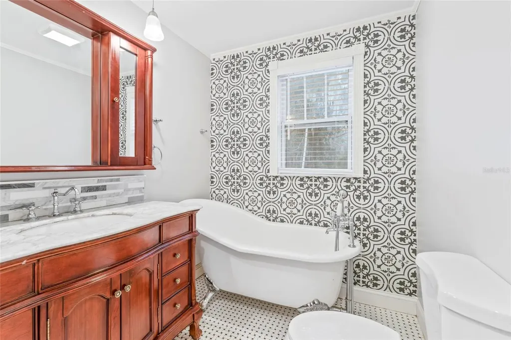 172 SE Saint Margarets Street Lake City FL 32025