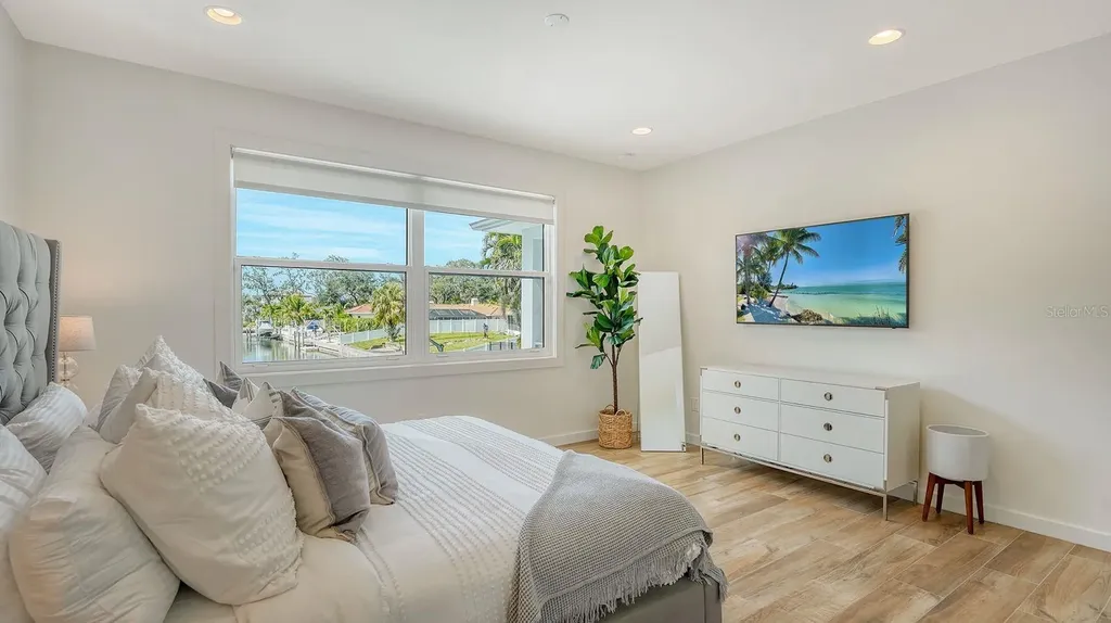 6136 Hollywood Boulevard Sarasota FL 34231