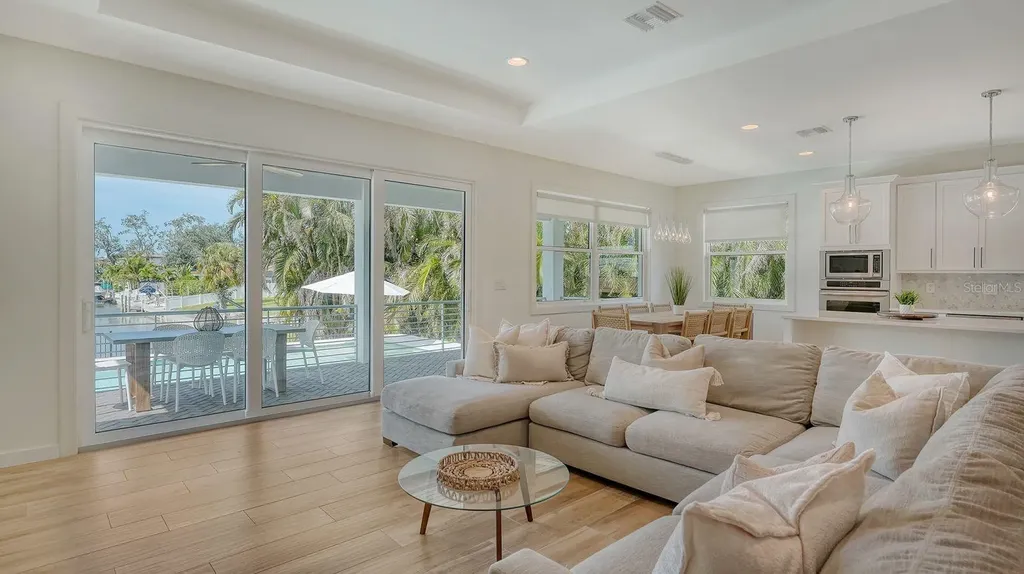 6136 Hollywood Boulevard Sarasota FL 34231