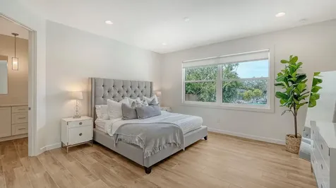 6136 Hollywood Boulevard Sarasota FL 34231