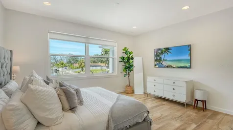 6136 Hollywood Boulevard Sarasota FL 34231