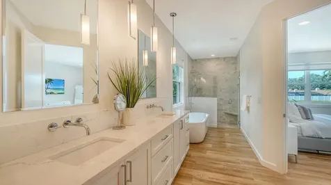 6136 Hollywood Boulevard Sarasota FL 34231