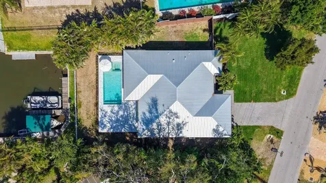 6136 Hollywood Boulevard Sarasota FL 34231