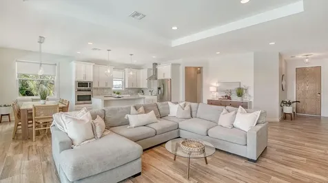 6136 Hollywood Boulevard Sarasota FL 34231