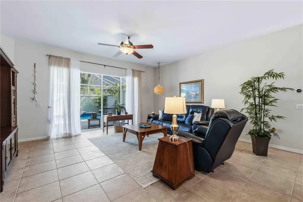 7915 Edmonston Circle University Park FL 34201