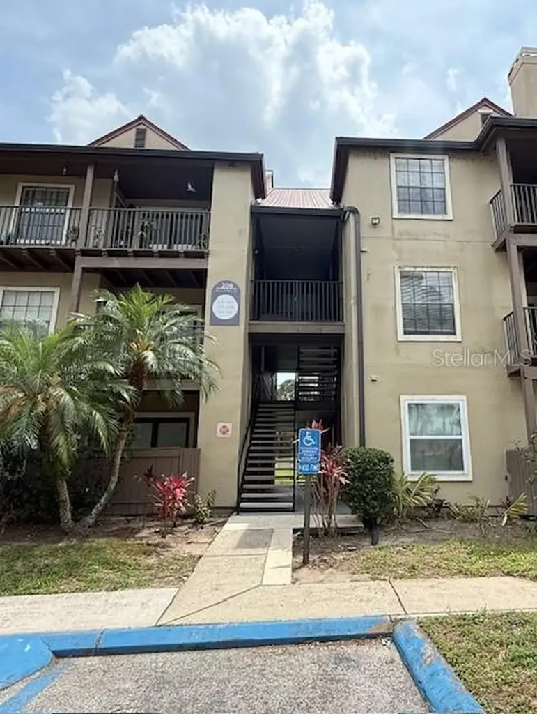 208 Afton Square Altamonte Springs FL 32714
