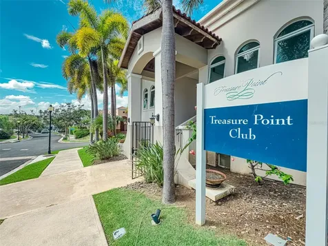 00690 Cond Treasure Point Vega Alta PR 00692