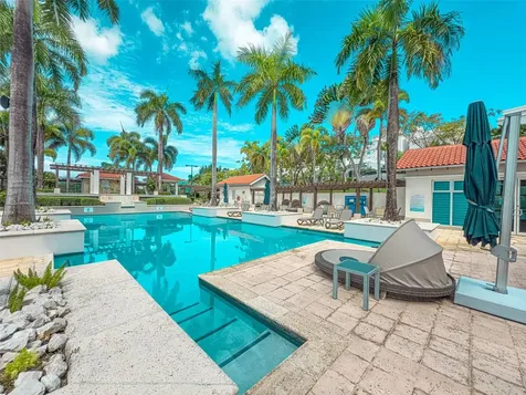 00690 Cond Treasure Point Vega Alta PR 00692