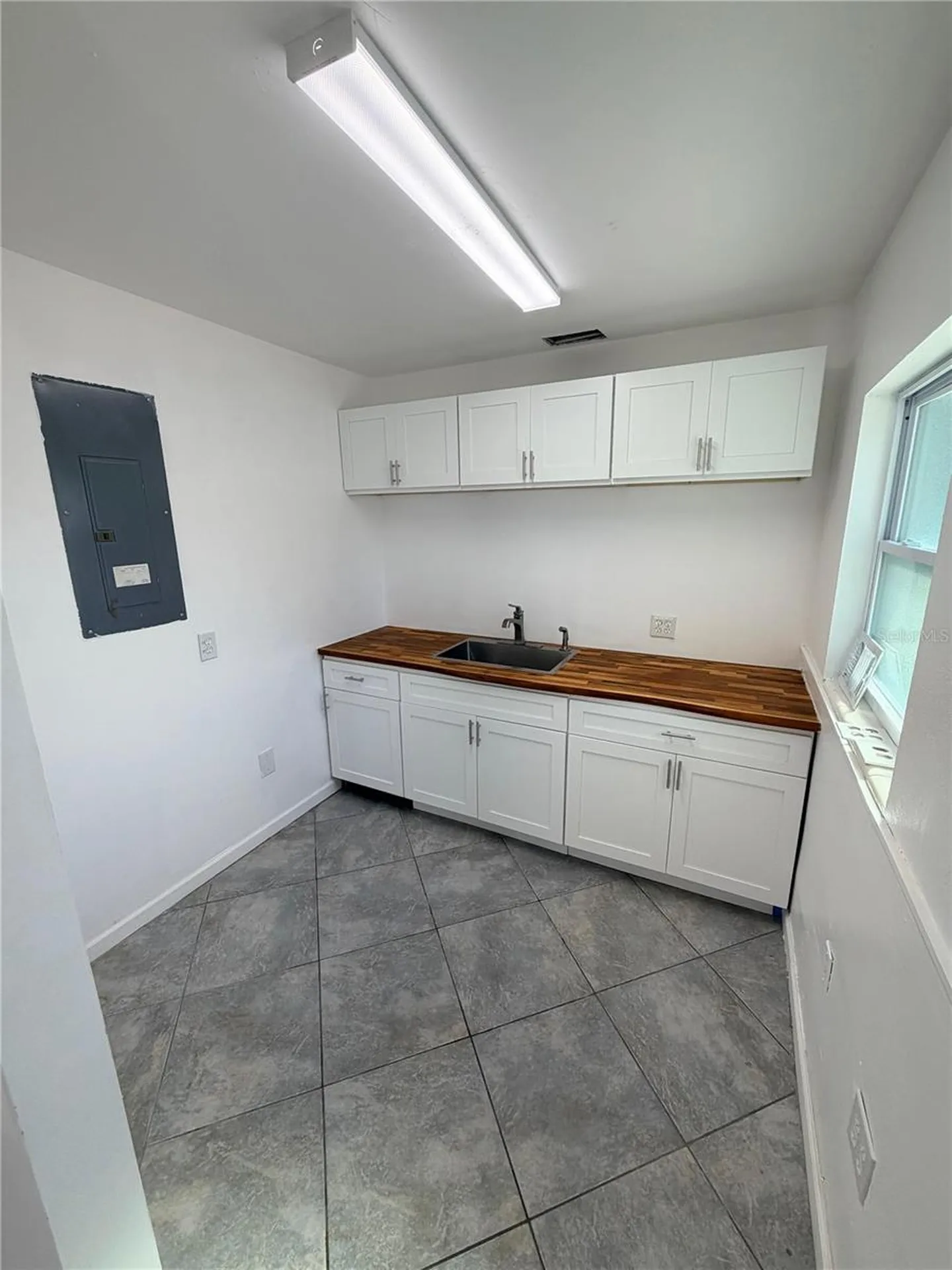 1486 S Semoran Boulevard Orlando FL 32807