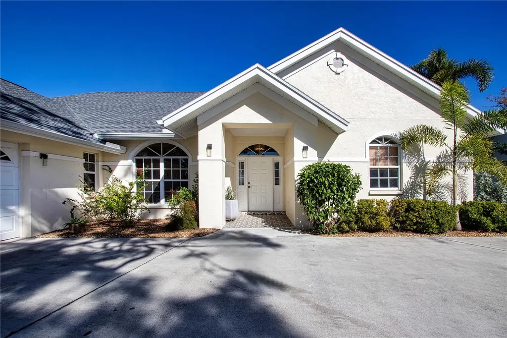 8267 Shadow Pine Way Sarasota FL 34238