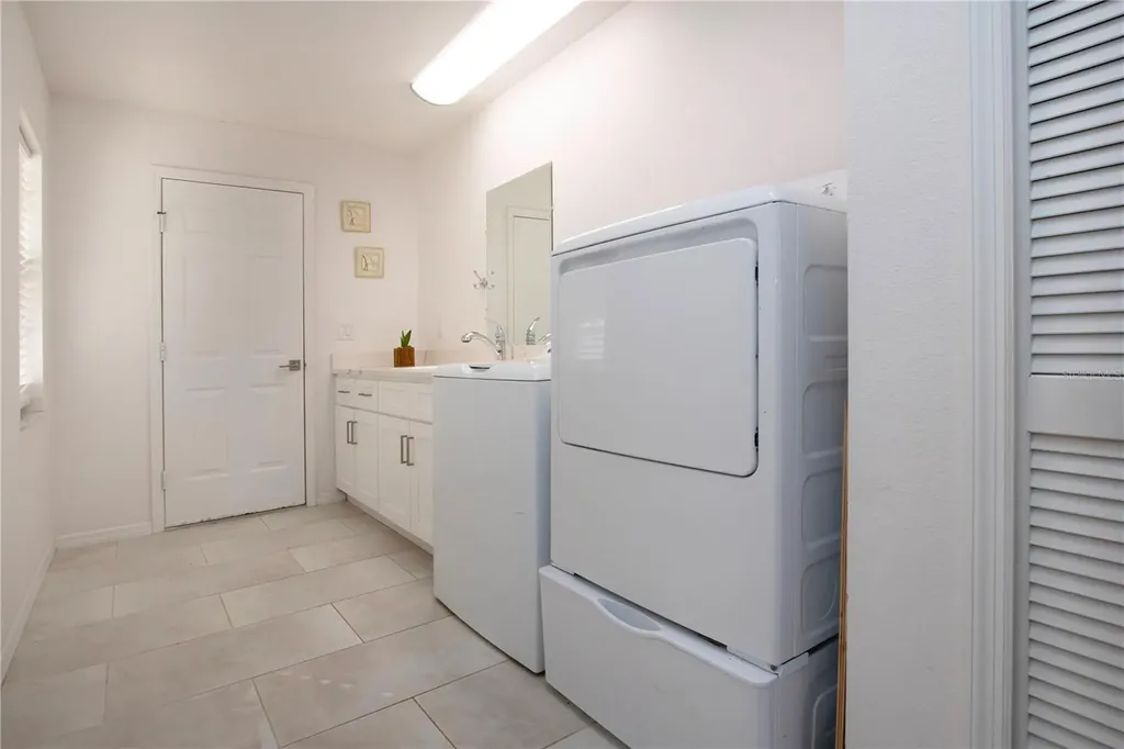 8267 Shadow Pine Way Sarasota FL 34238