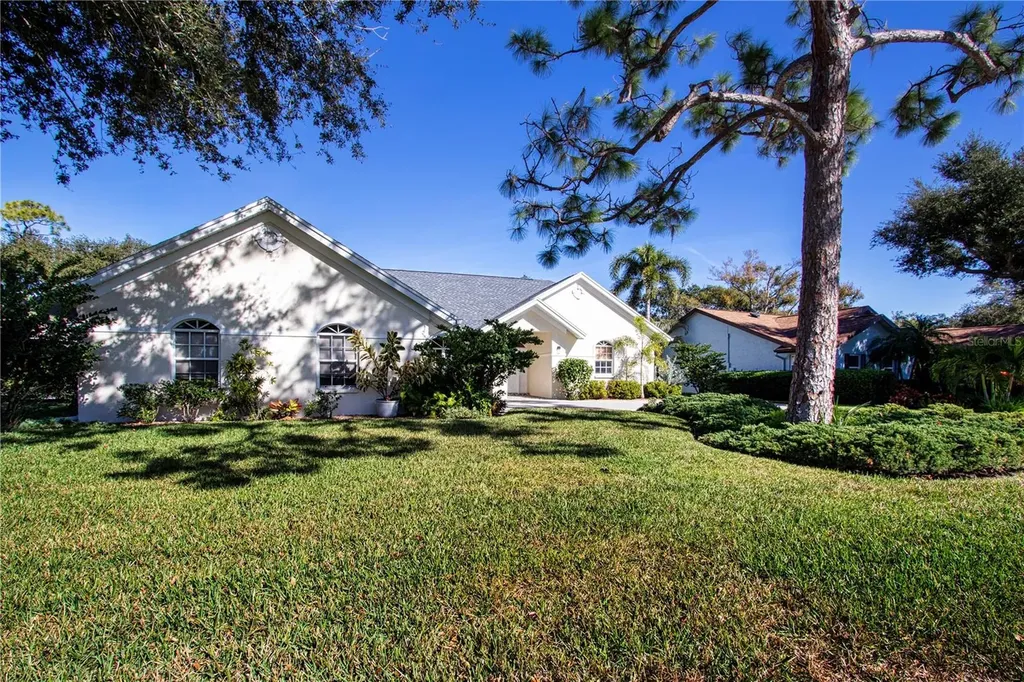 8267 Shadow Pine Way Sarasota FL 34238