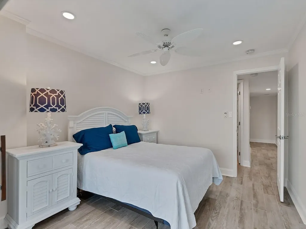 9397 Midnight Pass Road Sarasota FL 34242