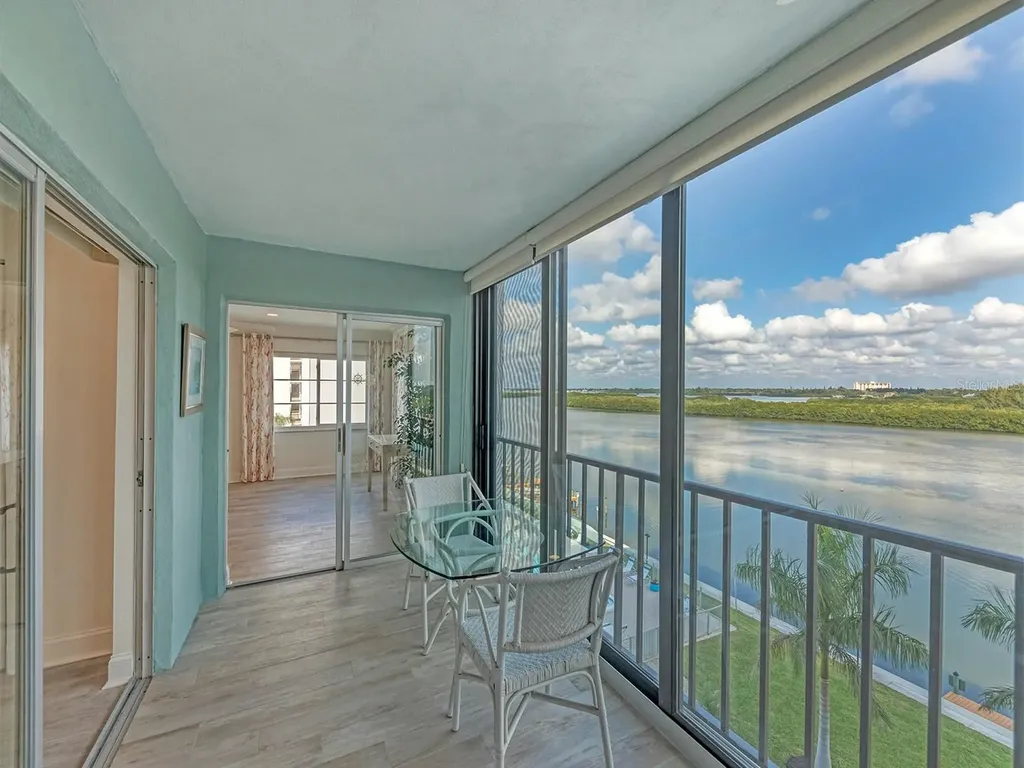 9397 Midnight Pass Road Sarasota FL 34242