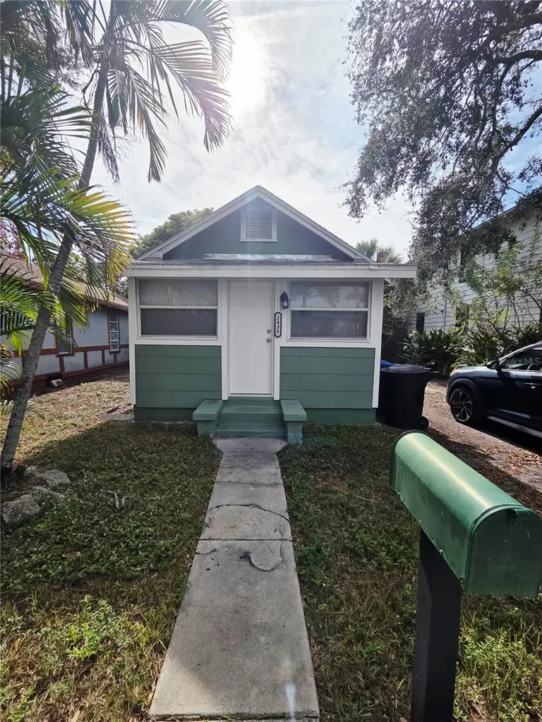 2438 9th Avenue S St Petersburg FL 33712