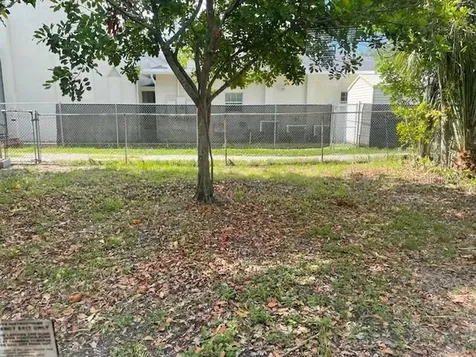 2438 9th Avenue S St Petersburg FL 33712