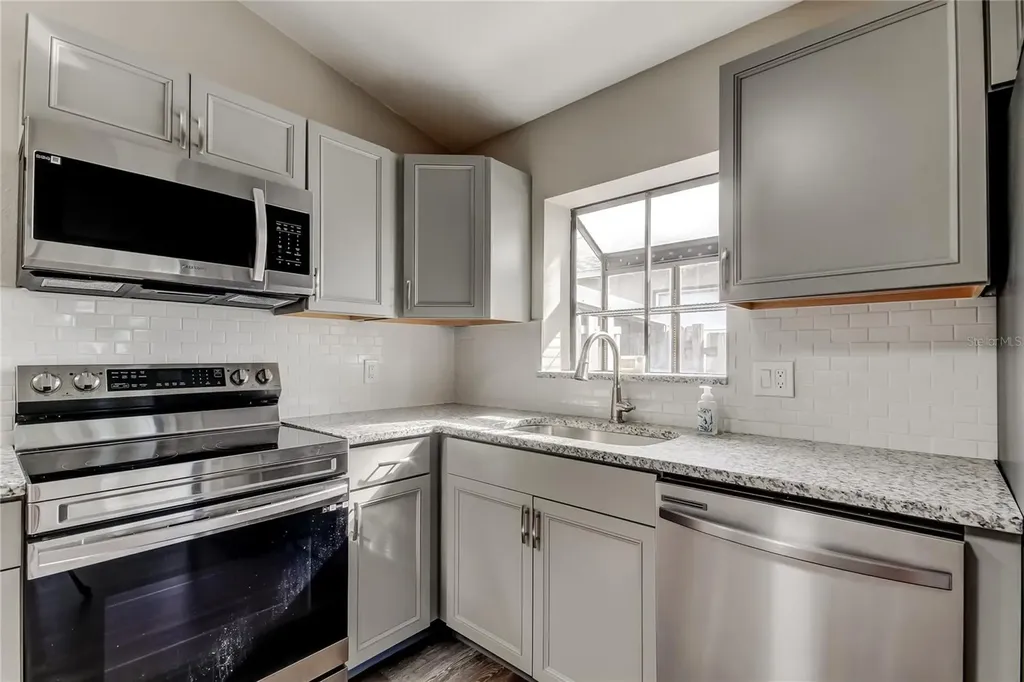 206 Bedford Street Oldsmar FL 34677