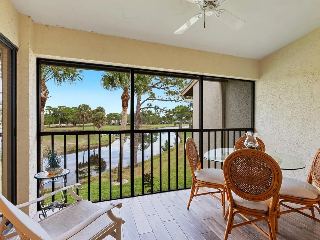 4610 Weybridge Sarasota FL 34235