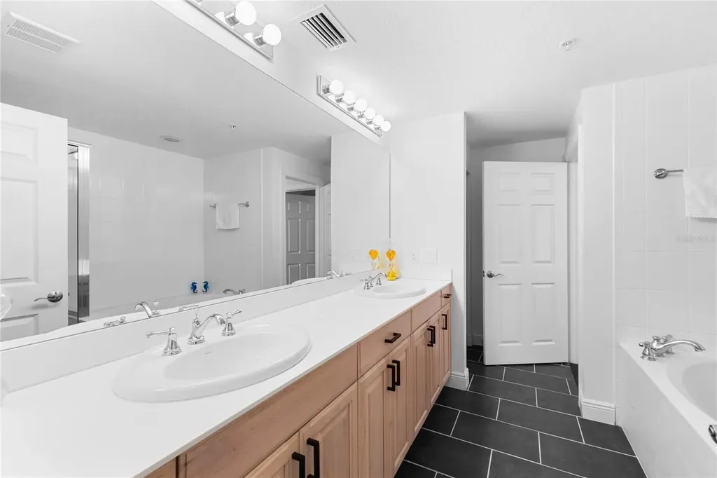 800 N Tamiami Trail Sarasota FL 34236