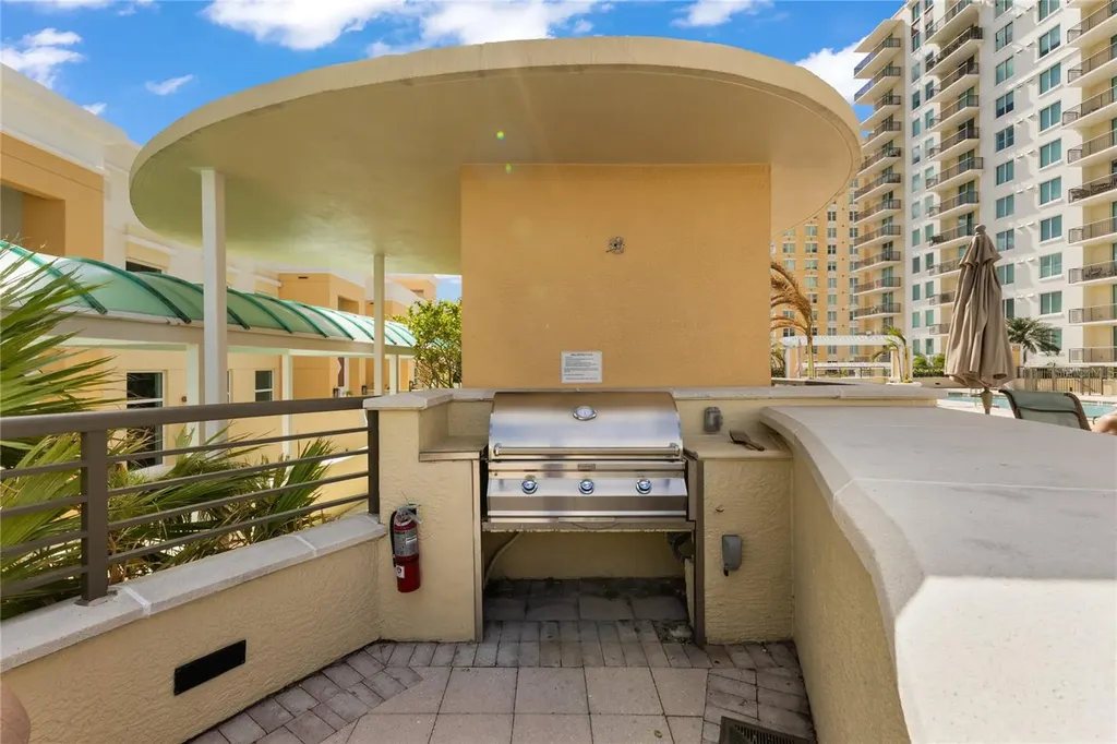 800 N Tamiami Trail Sarasota FL 34236
