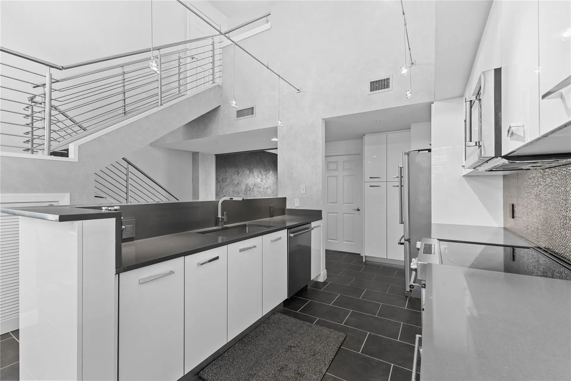 800 N Tamiami Trail Sarasota FL 34236