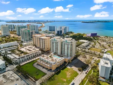 800 N Tamiami Trail Sarasota FL 34236