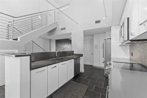 800 N Tamiami Trail Sarasota FL 34236