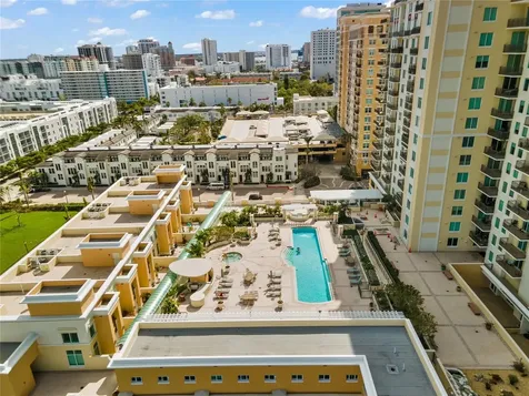 800 N Tamiami Trail Sarasota FL 34236