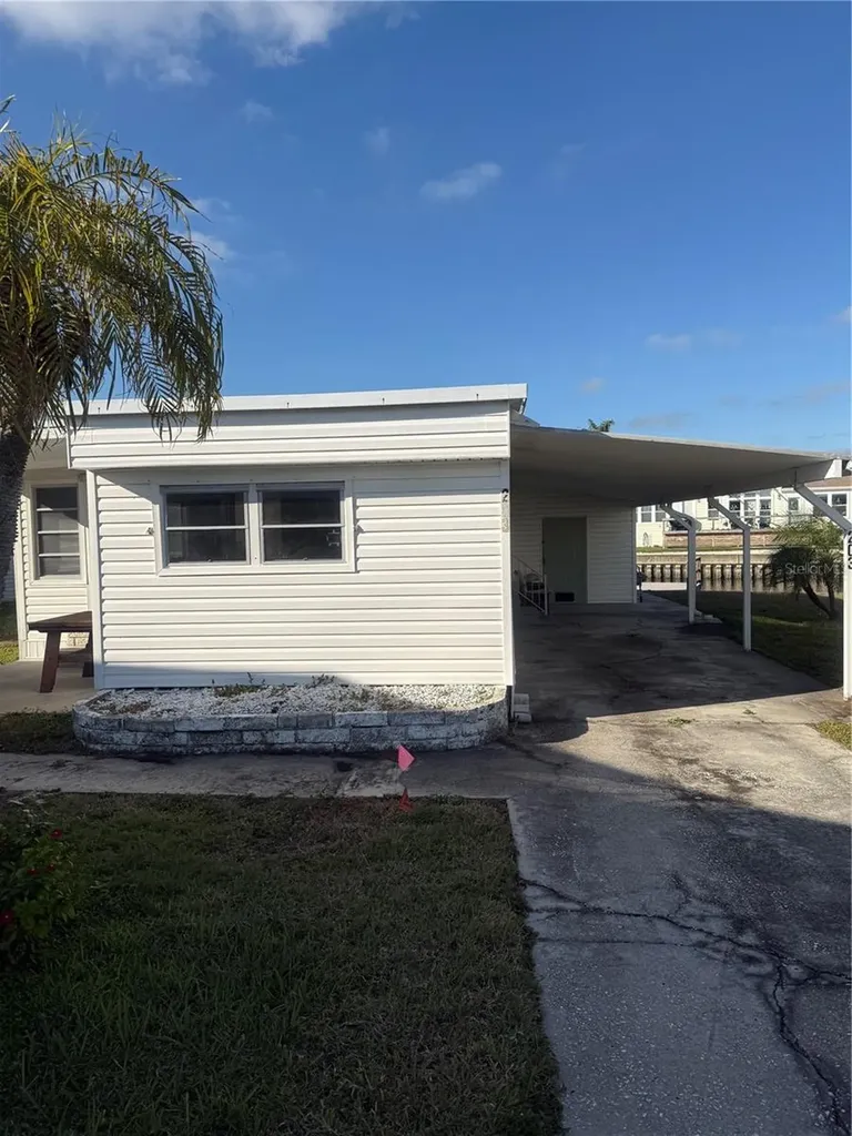 203 Mount Isle Avenue NE St Petersburg FL 33702