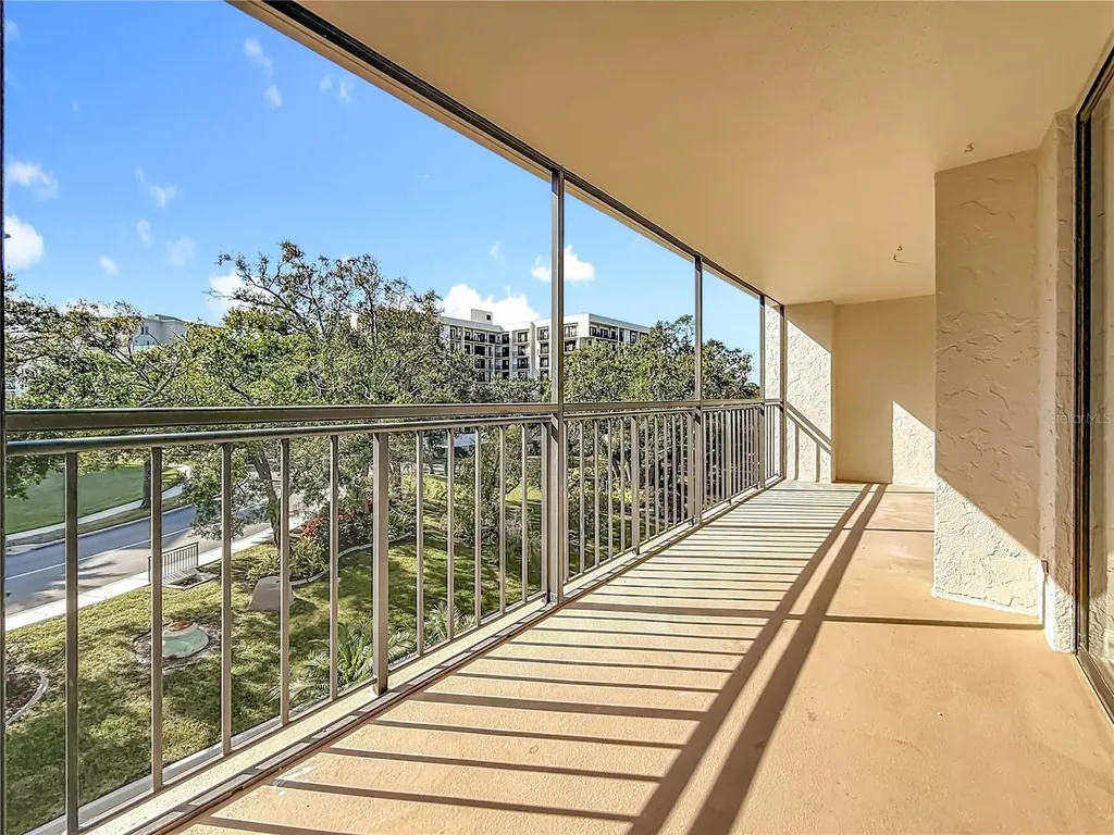 220 Belleview Boulevard Belleair FL 33756