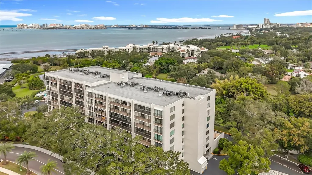 220 Belleview Boulevard Belleair FL 33756