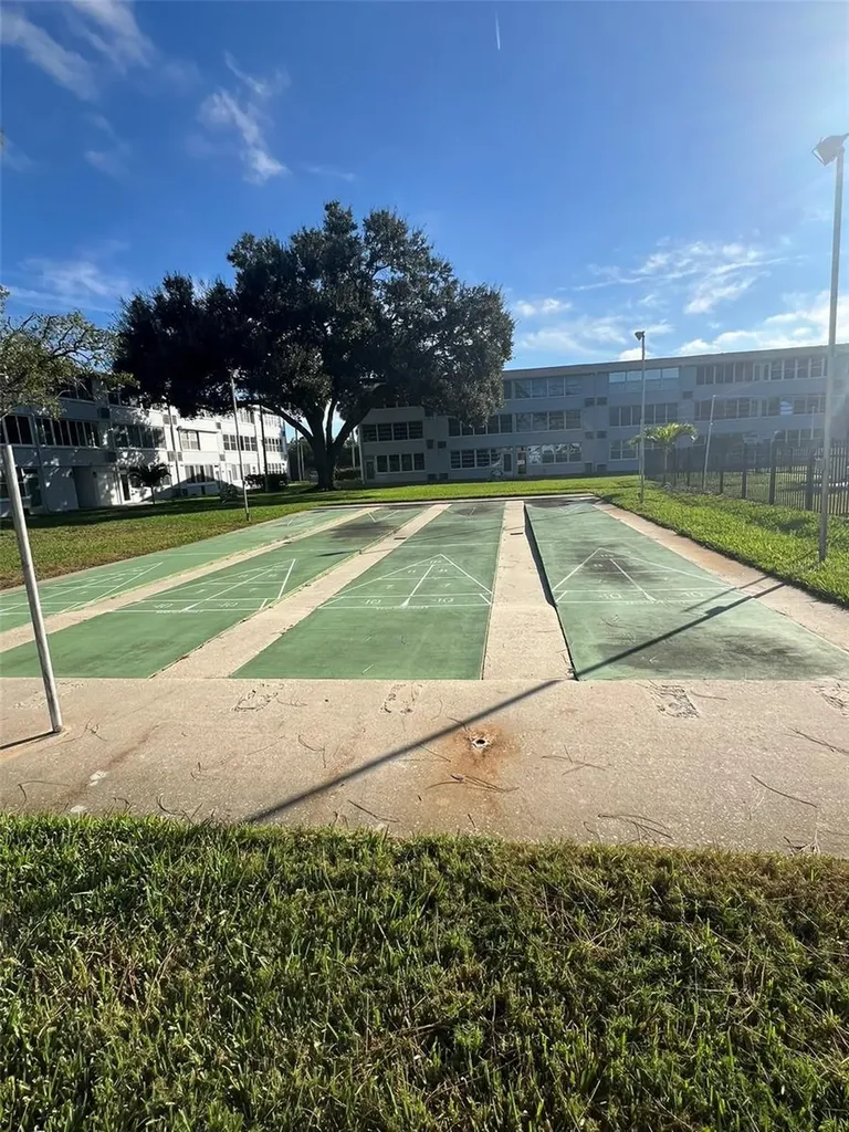 1000 79th Avenue N St Petersburg FL 33702