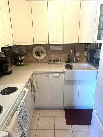 1000 79th Avenue N St Petersburg FL 33702