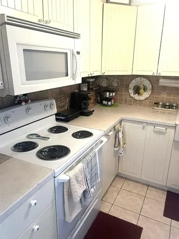1000 79th Avenue N St Petersburg FL 33702