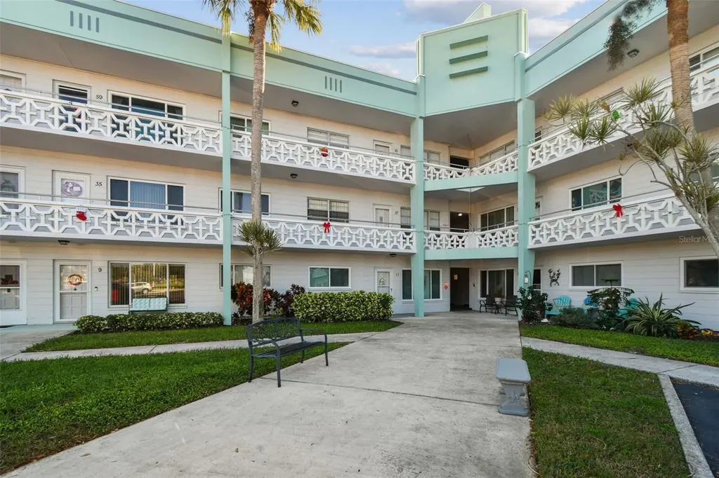 2455 Finlandia Lane Clearwater FL 33763