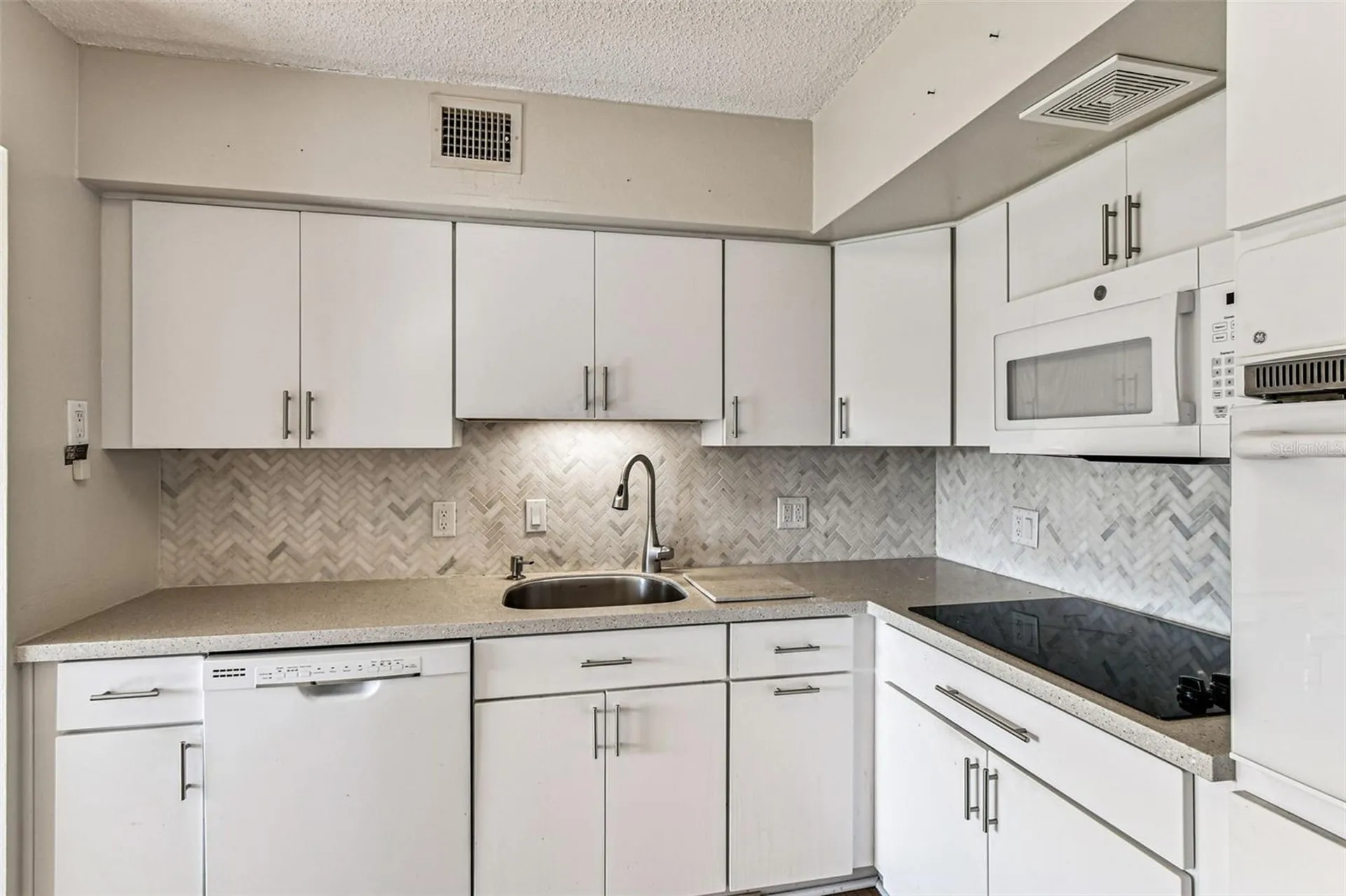 2455 Finlandia Lane Clearwater FL 33763