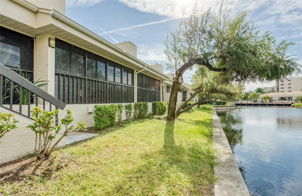 1304 Pasadena Avenue S South Pasadena FL 33707