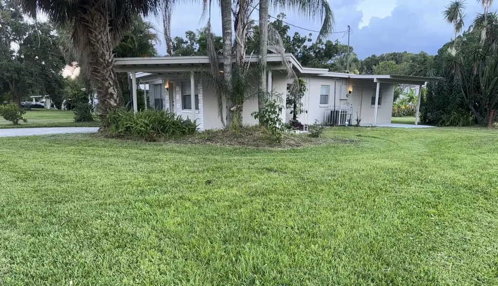 1014 N Solandra Drive Orlando FL 32807