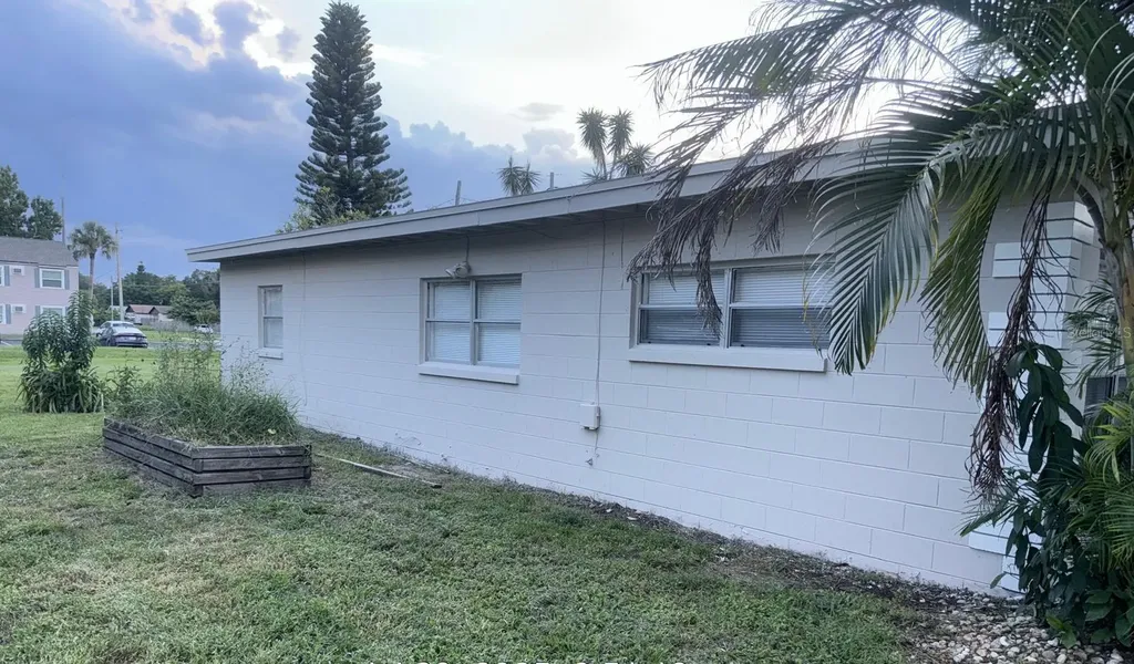 1014 N Solandra Drive Orlando FL 32807