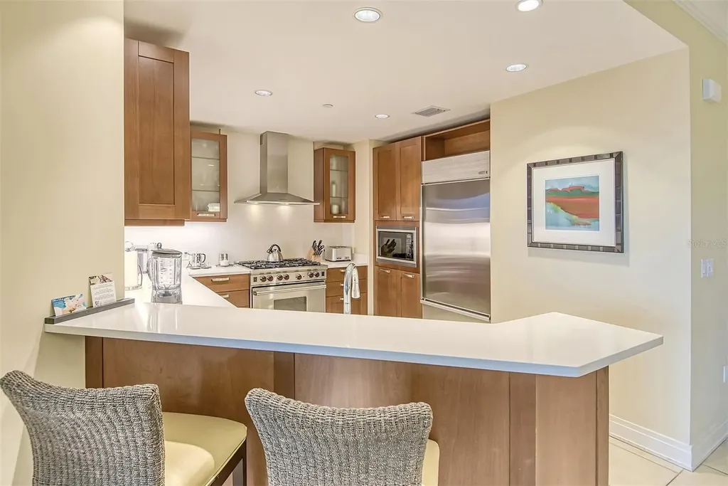 915 Seaside Drive Sarasota FL 34242