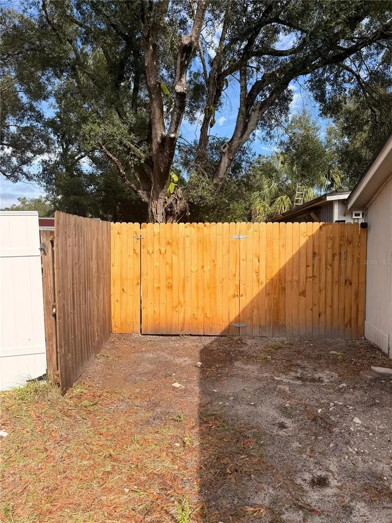 3719 Meadowbreeze Drive Tampa FL 33619