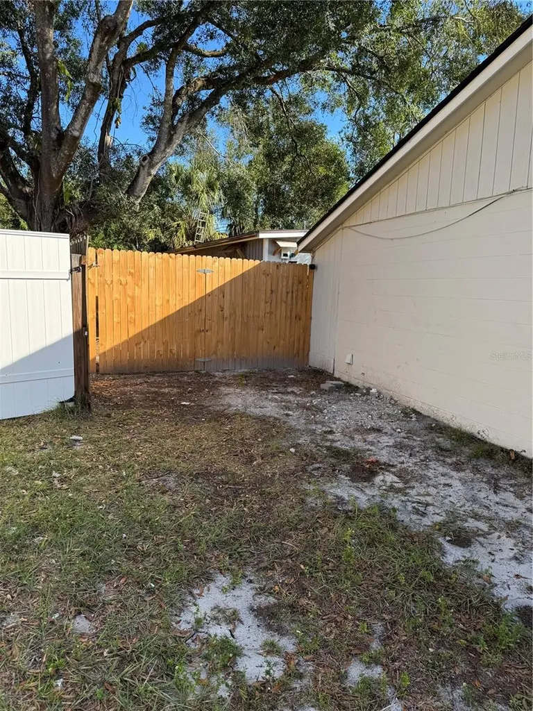 3719 Meadowbreeze Drive Tampa FL 33619