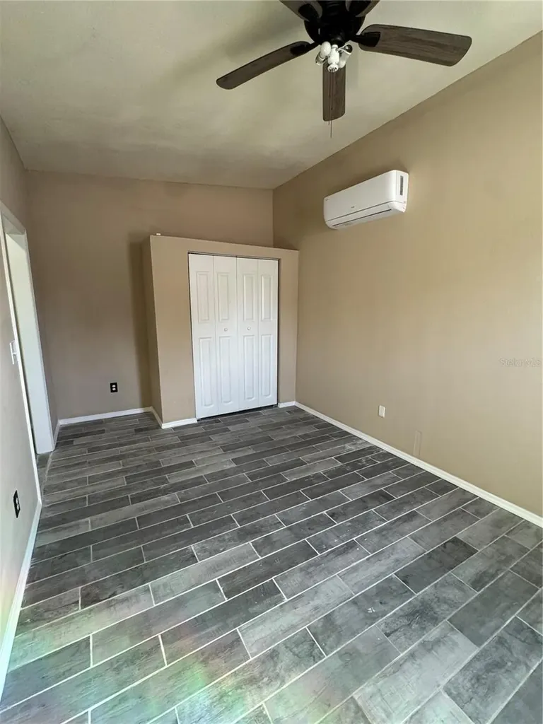 3719 Meadowbreeze Drive Tampa FL 33619