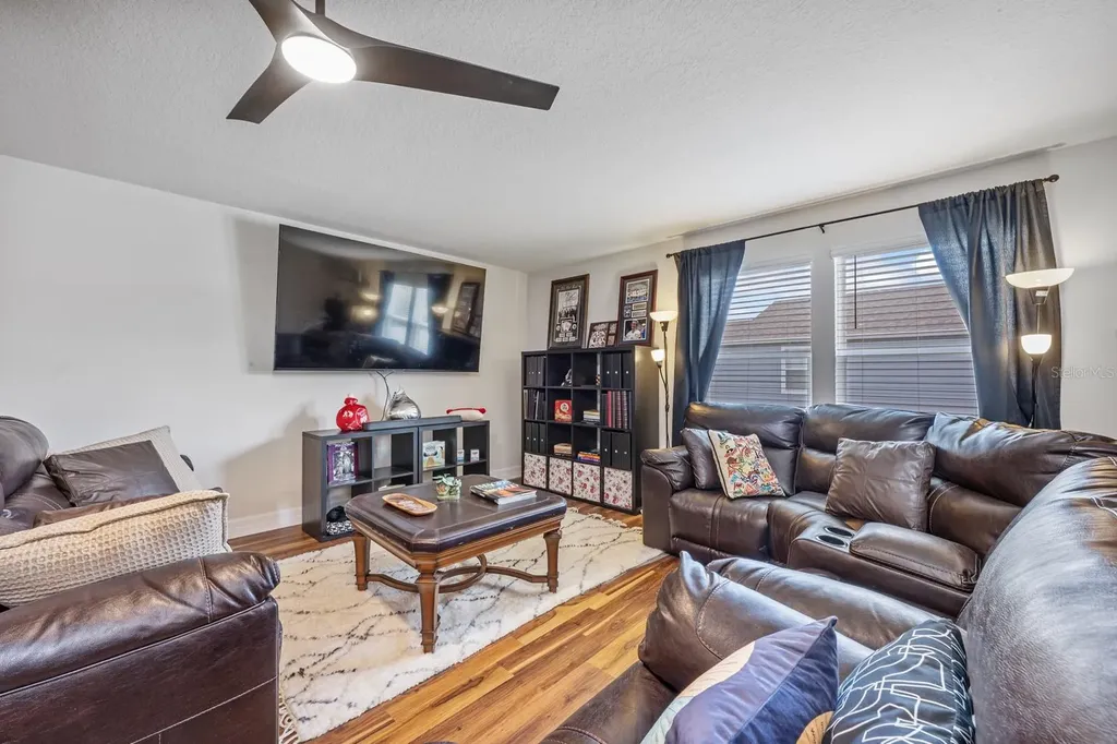 2713 Hilltop Loop Apopka FL 32712