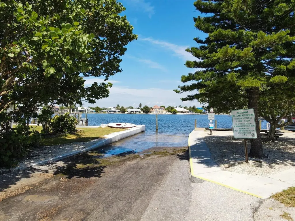 2105 39th Street W Bradenton FL 34205