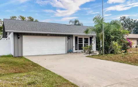 2105 39th Street W Bradenton FL 34205