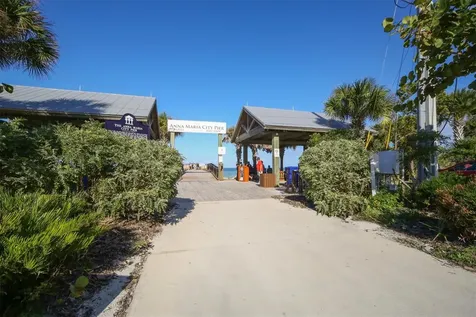 2105 39th Street W Bradenton FL 34205